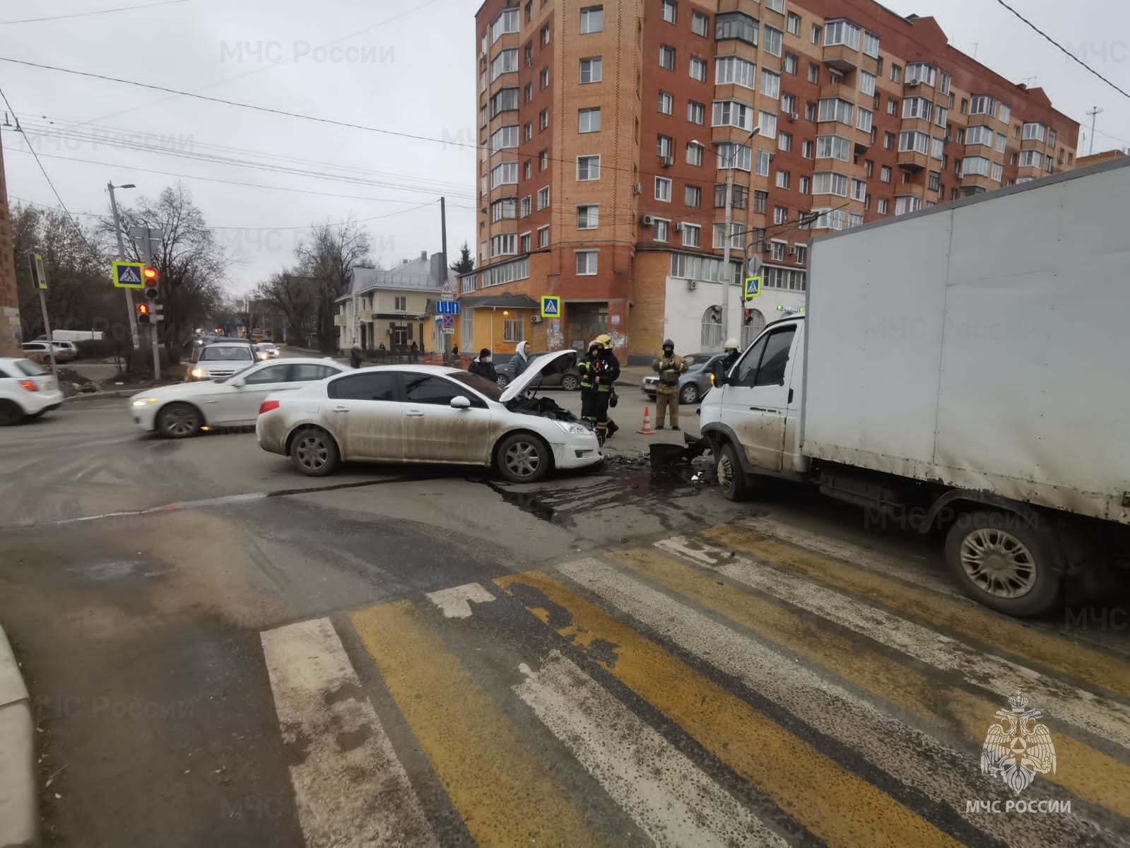 Утром 27 ноября. Суворова Плеханова Калуга перекресток. Перекресток Суворова Плеханова. Авария на Плехановской на перекрестке сегодня.