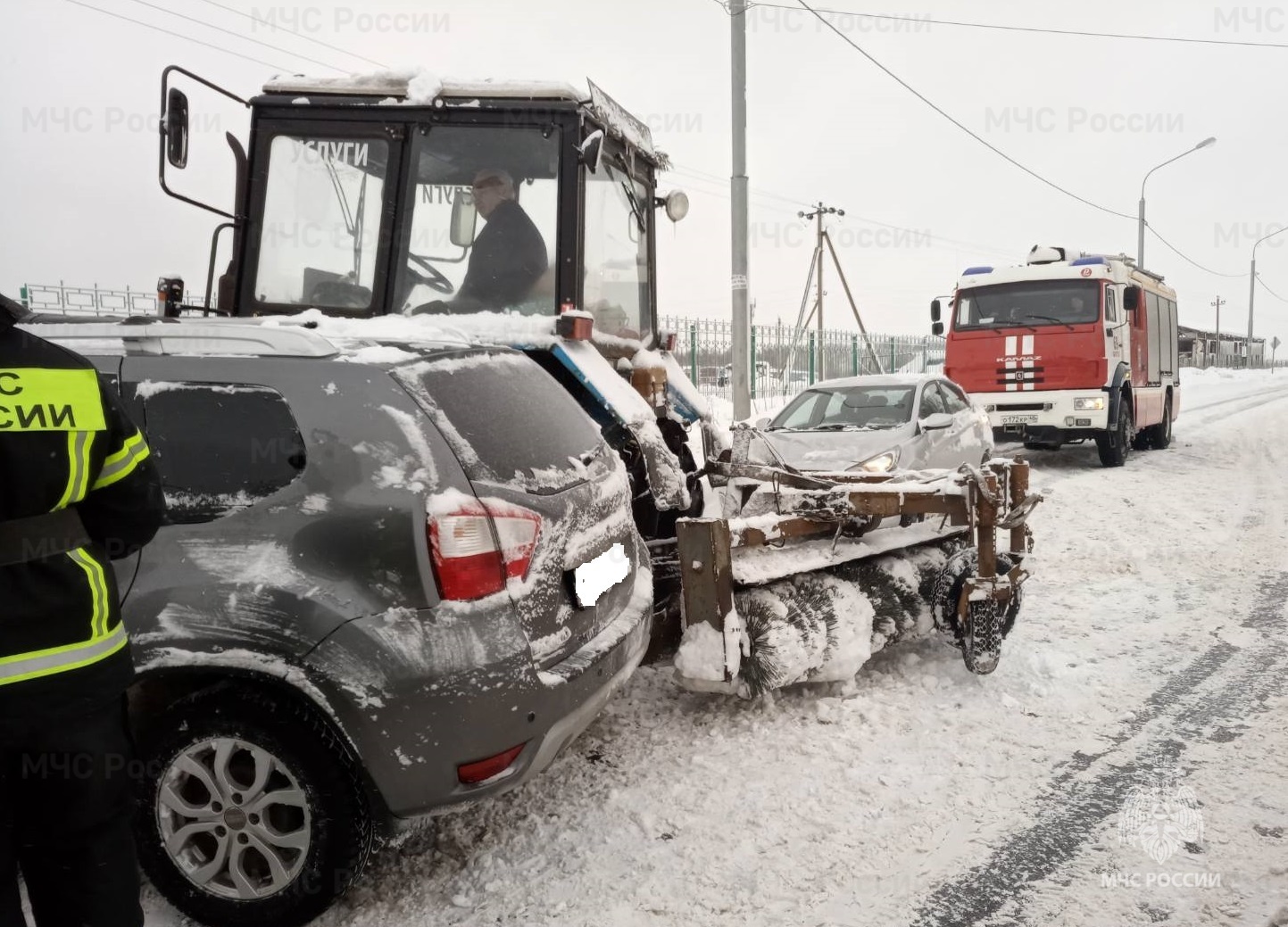 Спасатели МЧС принимали участие в ликвидации ДТП в МО г. Калуга, д. Шопино,  ул. Центральная - Оперативная информация - Главное управление МЧС России по  Калужской области