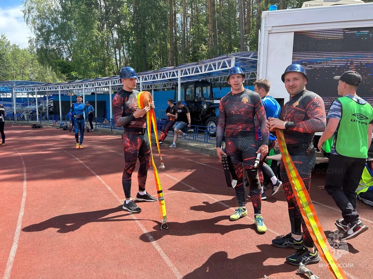 Межрегиональные соревнования по пожарно-спасательному спорту проходят на  стадионе «Анненки» - Новости - Главное управление МЧС России по Калужской  области