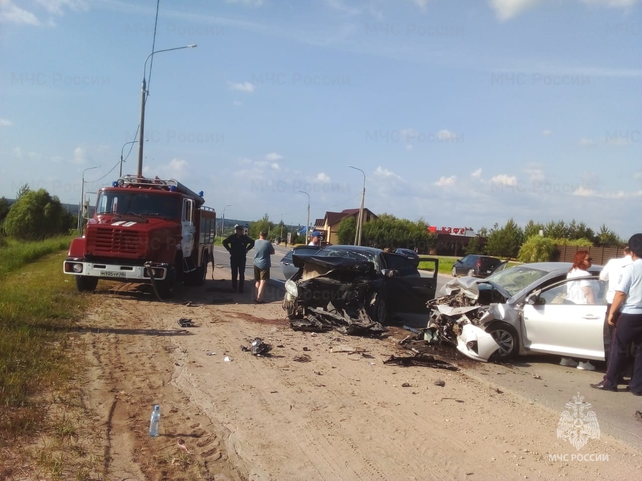 Спасатели МЧС принимали участие в ликвидации ДТП в Дзержинском районе, п.  Полотняный Завод, ул.Калужская - Оперативная информация - Главное  управление МЧС России по Калужской области