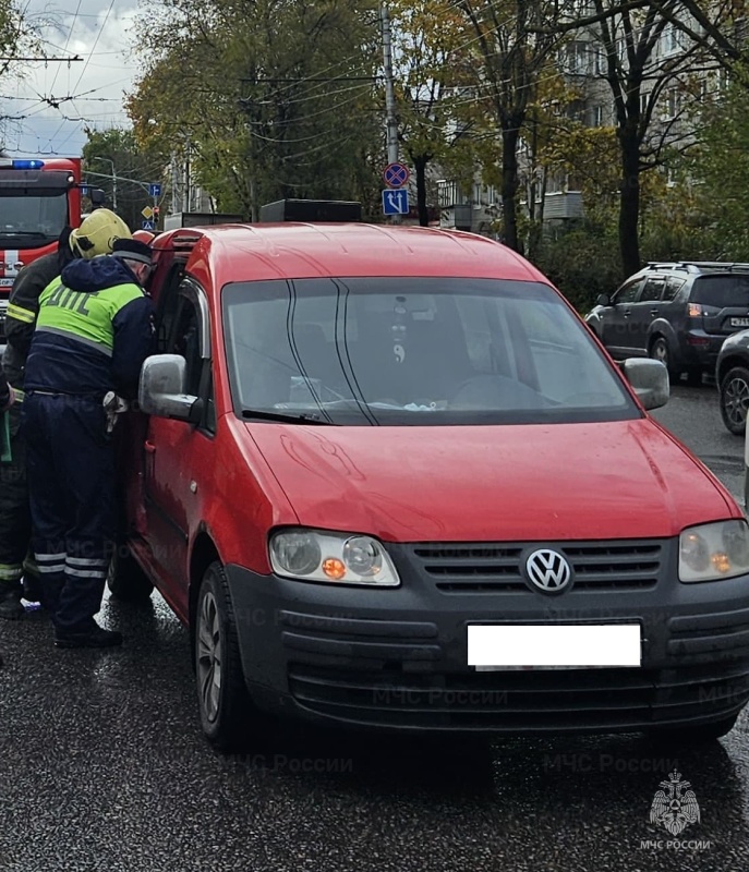 Спасатели МЧС принимали участие в ликвидации ДТП в г. Калуга, ул. Московская