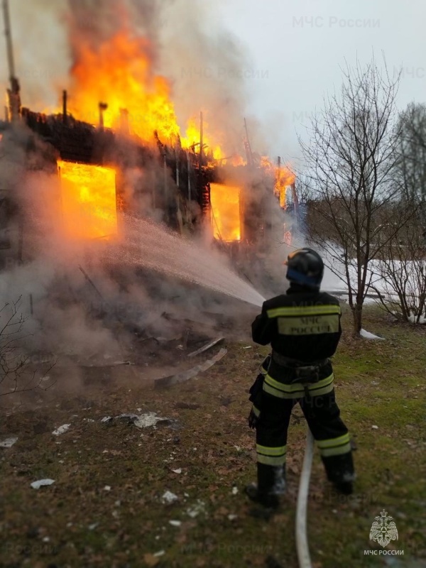 Ликвидация пожара в Малоярославецком районе, д. Алехново, ул. Пихтовая