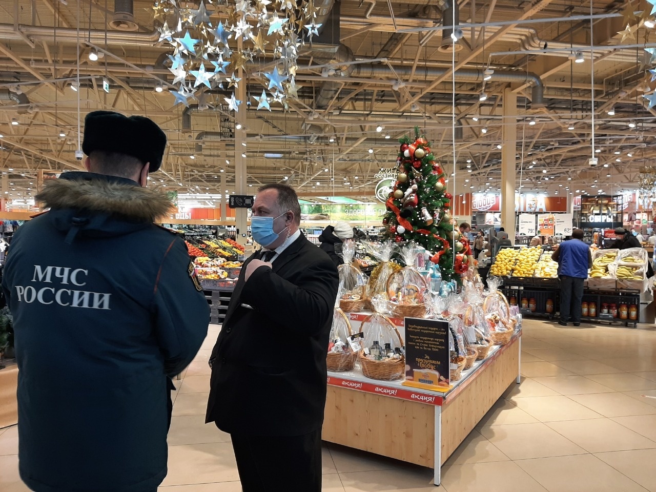 27.12.21 рейд по точкам продаж пиротехнических изделий - Фотоархив -  Главное управление МЧС России по Калужской области